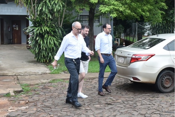 Arresto domiciliario en Asunción a senador argentino detenido con dólares