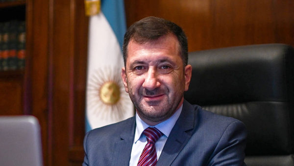 Medio argentino habla de "trama" entre Macri y Cartes en la caída de senador Edgardo Kueider