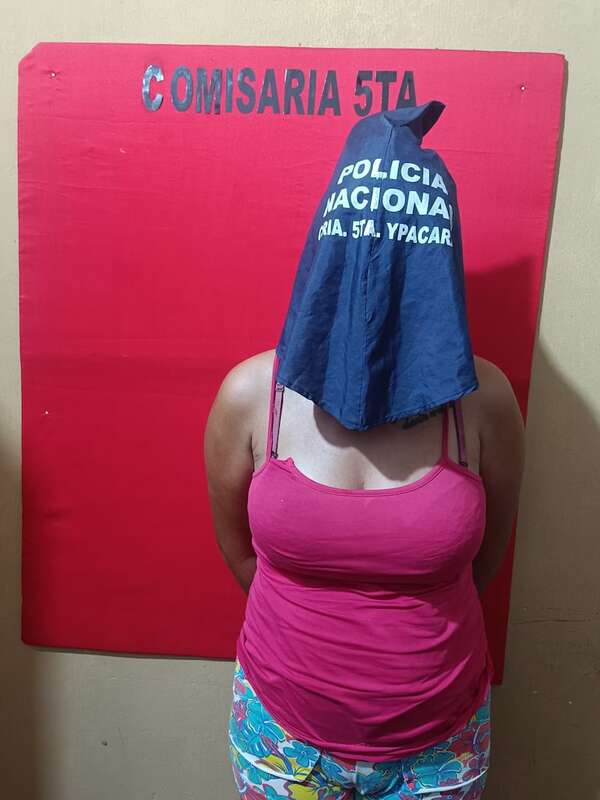 Mujer fue detenida en Ypacaraí por hurtar maleta de turista argentina - Policiales - ABC Color