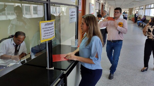 “Hay un pacto”, dice Kattya tras quinto urgimiento a la Corte