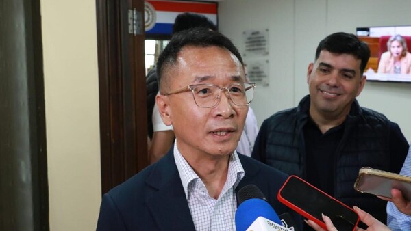 China tilda de "infundadas" las acusaciones contra su funcionario en Paraguay