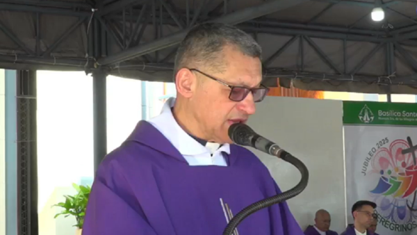 Sacerdote pide no discriminar a migrantes en el último día del Novenario de Caacupé