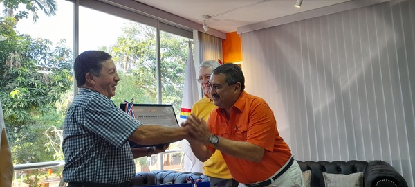Españoles son distinguidos por el municipio por su constante apoyo a la Escuela Taller