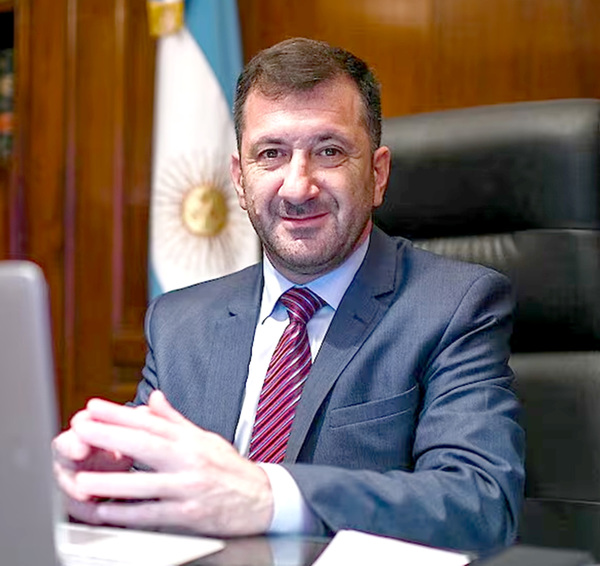 Imputan al senador argentino y a su secretaria por tentativa de contrabando - La Clave