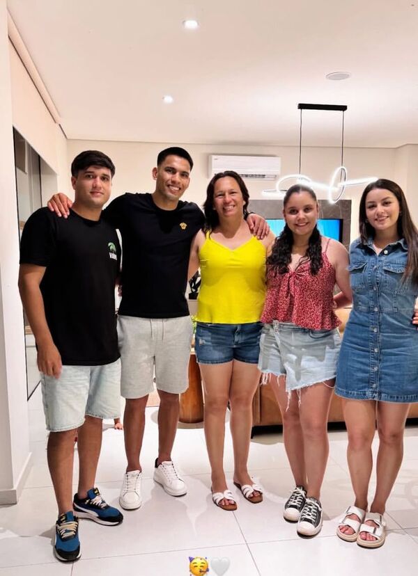 Hermoso gesto: ¡Diego Gómez le regaló una lujosa casa a su madre! - Unicanal