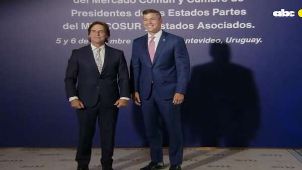 Video: la broma de Lacalle Pou a Santiago Peña en Uruguay - Política - ABC Color