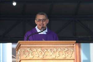 Caacupé: “muchos viven sin recursos para sobrevivir en una cultura dominada por el hombre” dijo el padre Villagra - Nacionales - ABC Color