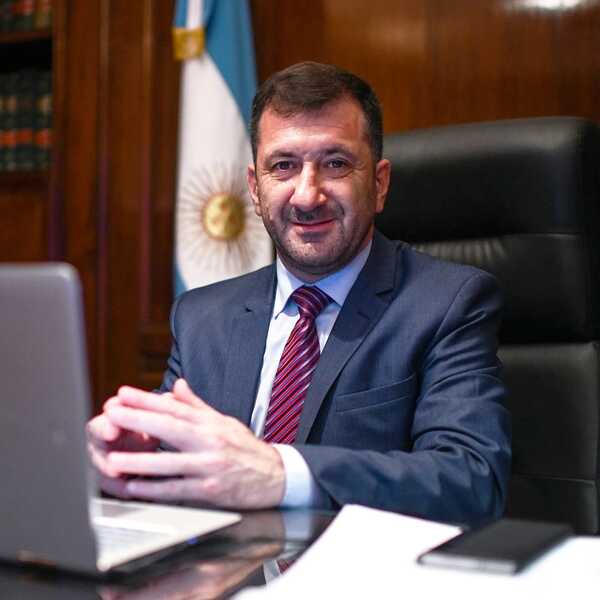 Otorgan prisión domiciliaria a senador argentino imputado por presunto contrabando - Unicanal