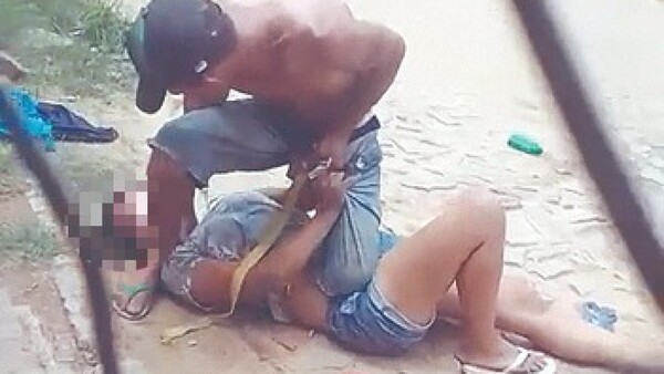 Doña le agarró de "ahí abajo" y el hombre tuvo que pedir auxilio