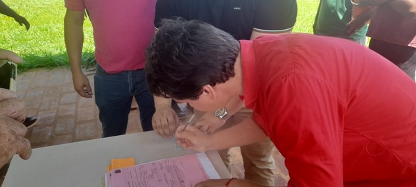 Municipio de Encarnación entrega importante aporte para mejorar el acceso al agua potable en Barrio Curupayty