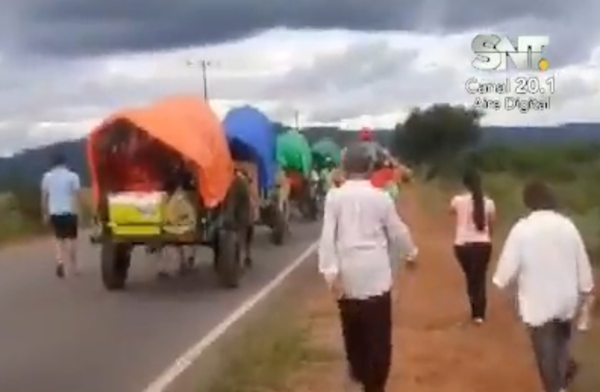 Feligreses caminan con fe hacia la Virgen de Caacupé - SNT