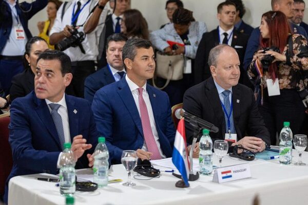 Santiago Peña insta a fortalecer la integración del Mercosur para aprovechar oportunidades comerciales - El Trueno