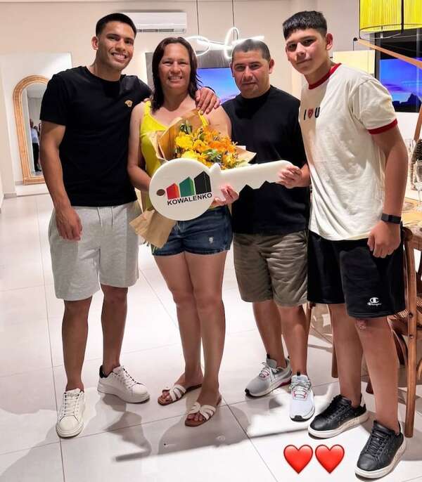 Diego Gómez le regaló una casa a sus padres. ¡Mirá el video del emotivo momento! - Gente - ABC Color