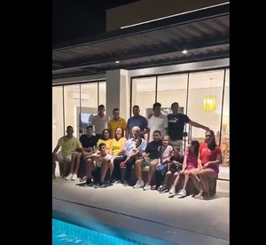 Diego Gómez regala casa a su madre en San Juan Misiones