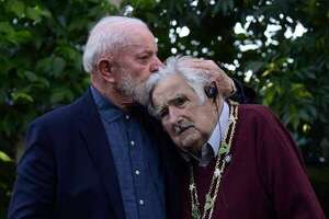 Vídeo: el emotivo homenaje de Lula de Silva al ‘Pepe’ Mujica - Mundo - ABC Color