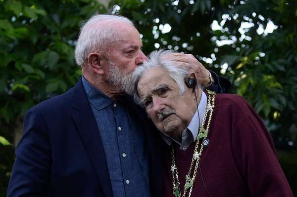 Vídeo: el emotivo homenaje de Lula de Silva al ‘Pepe’ Mujica - Mundo - ABC Color