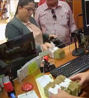 Video: así la abogada imputada retiró del BNF la millonaria indemnización de su cliente - ABC en el Este - ABC Color