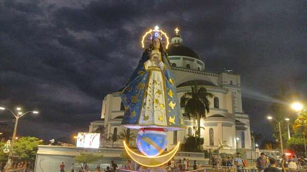 Imponente escultura de la Virgen se inauguró atrás de la basílica - Nacionales - ABC Color