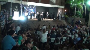 La Navidad ya llegó a la Gobernación de Itapúa con una noche mágica