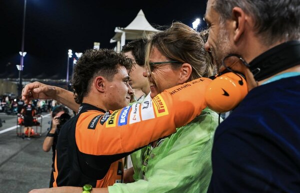 Versus / Norris firma la pole en Abu Dabi y McLaren roza el Mundial de constructores