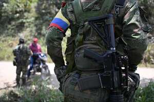 Explosión atribuida a disidencias de las FARC deja un muerto y 14 heridos en Colombia - Mundo - ABC Color