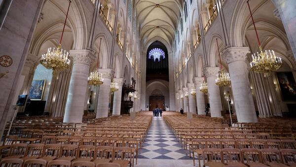 Notre Dame de París abre de nuevo sus puertas al mundo