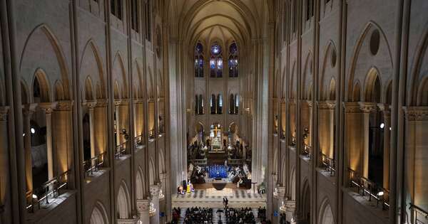 La Nación / El mundo celebra el milagro de Notre Dame en París