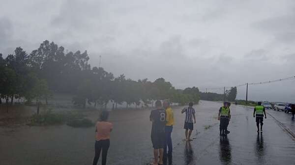 Viviendas y rutas inundadas por lluvias en Misiones - Nacionales - ABC Color