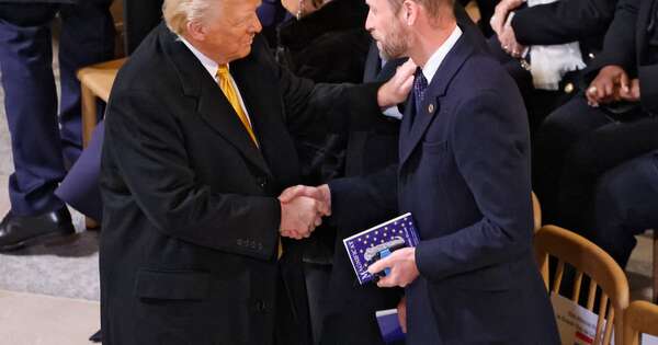La Nación / Trump: “El mundo se está volviendo un poco loco”