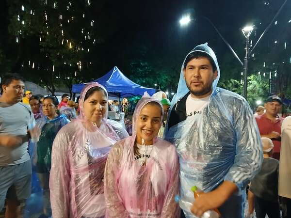 Virgen de Caacupé: ni la lluvia paró a los peregrinos - Nacionales - ABC Color