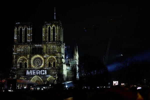 Catedral de Notre Dame de París volvió a abrir sus puertas al mundo tras el devastador incendio de 2019