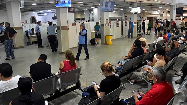 Autoridades de Identificaciones llenan de excusas a la ciudadanía