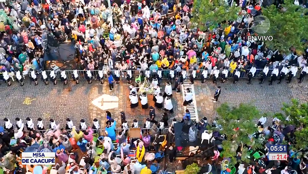 Tradicional procesión inicia ceremonia en homenaje a la Virgen de Caacupé