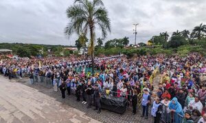 Con la tradicional procesión, arrancó la misa central en Caacupé