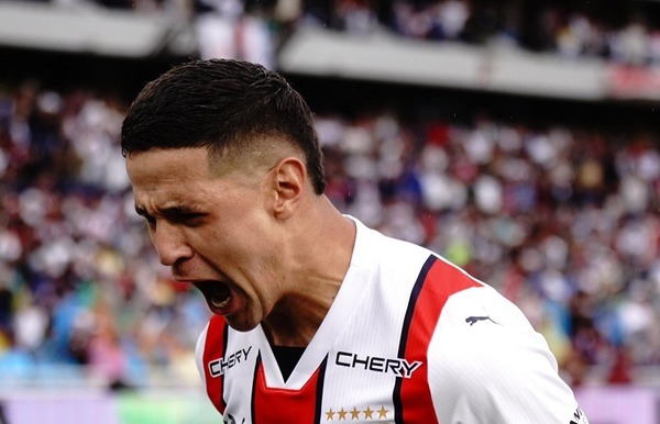 Alex Arce anota un doblete en la final de la liga ecuatoriana