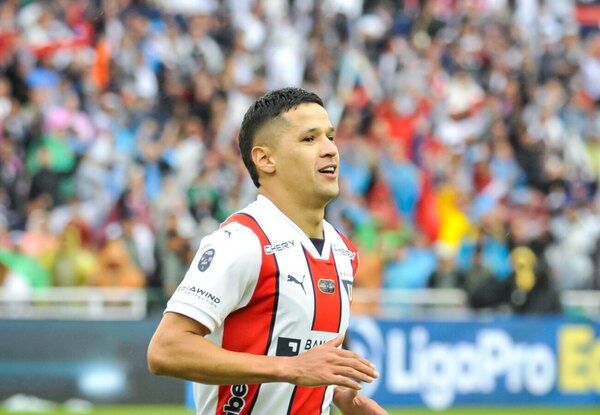 Versus / Doblete de Arce que impulsa a Liga hacia el título en Ecuador