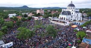 La Nación / La fe del pueblo paraguayo una vez más se refleja en la ciudad de Caacupé - OJO Galería