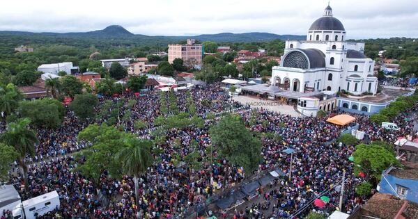 La Nación / La fe del pueblo paraguayo una vez más se refleja en la ciudad de Caacupé - OJO Galería