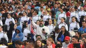 Hombre interrumpió misa central de Caacupé para elevar su protesta: ¿Qué reclamó?