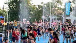 Pilar habilita peculiar Plaza del Agua para refrescar a la gente