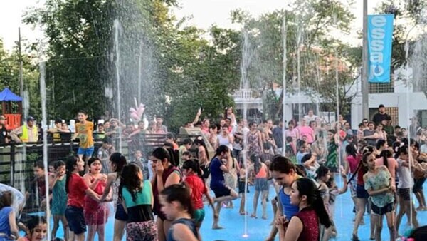 Pilar habilita peculiar Plaza del Agua para refrescar a la gente