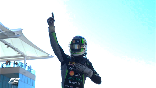 Joshua Duerksen sube a lo más alto del podio en Abu Dhabi - 1000 Noticias