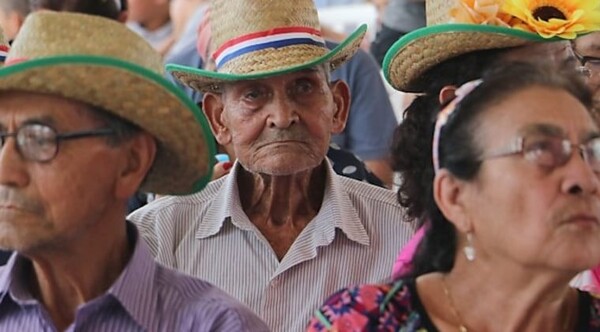 Adultos Mayores: todo un desafío cumplir con ellos en el ocaso de su vida