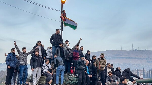 Los rebeldes sirios toman Damasco y anuncian el fin del régimen de Al Asad