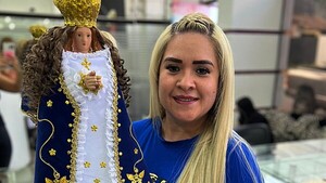 Logró superar la depresión gracias a la Virgencita de Caacupé y le dona su pelo cada año