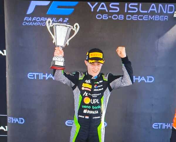 Joshua Duerksen se quedó con la Feature Race de Abu Dhabi - trece