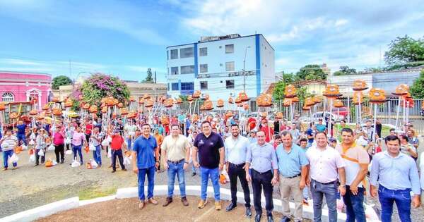La Nación / Entregan maquinarias para la agricultura familiar