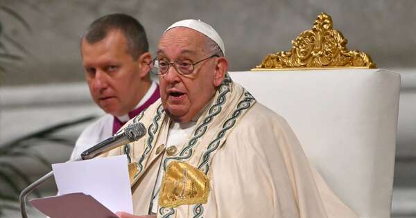 La Nación / El papa critica auge financiero de “países privilegiados”, mientras el mundo “muere de hambre”