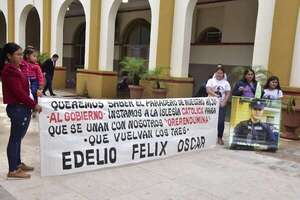 Familiares de Edelio Morínigo claman en Caacupé: “Orerendumína” - Nacionales - ABC Color