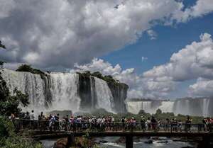 Clausuran acceso a la Garganta del Diablo, lado argentino de las Cataratas, por crecida - ABC en el Este - ABC Color